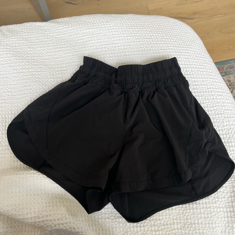 lululemon track that high rise 3” shorts size 4